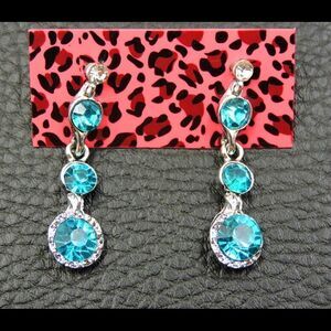🦋 Betsey Johnson crystal drop earrings 🦋